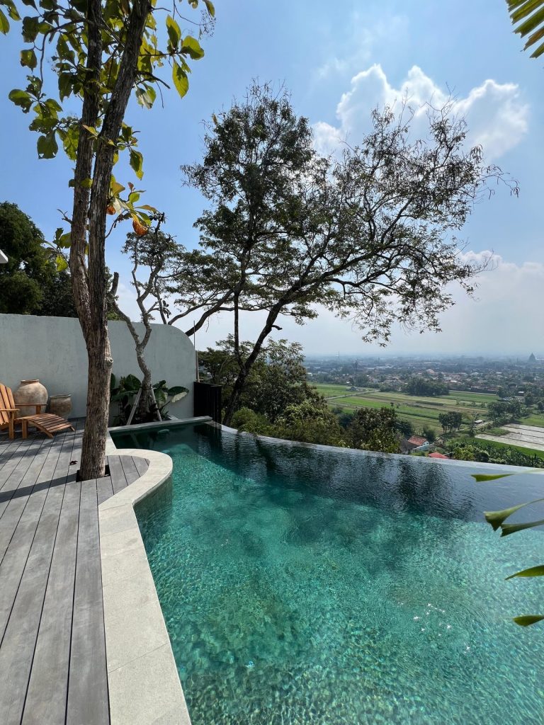 villa-couple-pool
